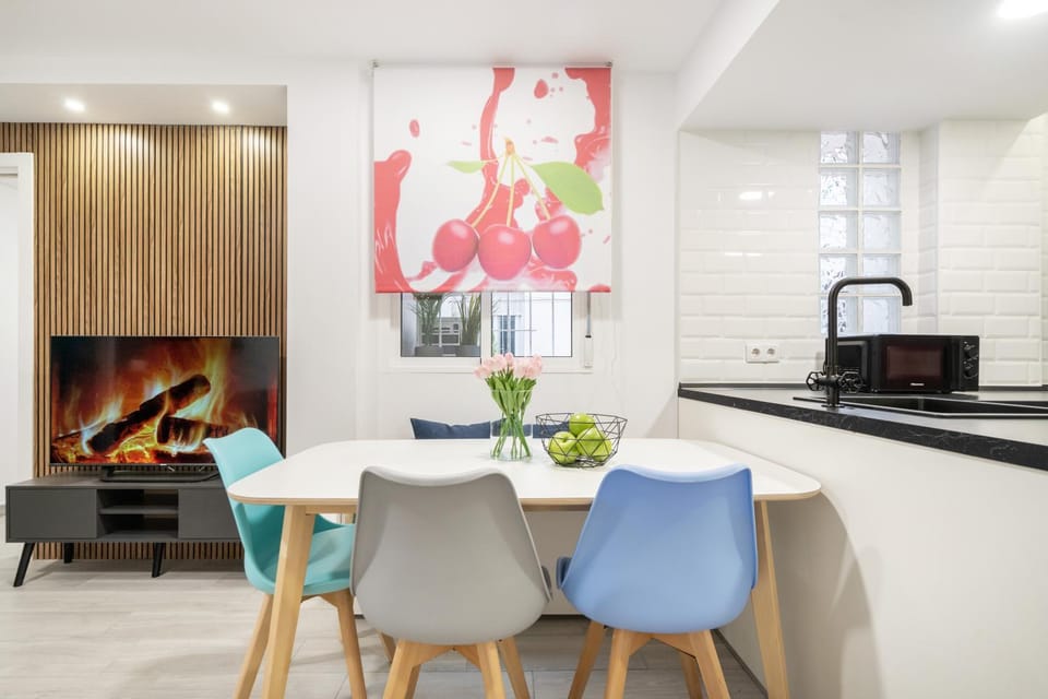 TV and multimedia, Kitchen or kitchenette, Living room, Seating area, Dining area, internet, minibar, stove, air conditioner