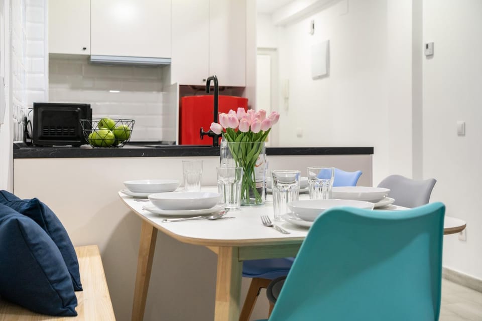 Coffee/tea facilities, Kitchen or kitchenette, Living room, Seating area, Dining area, internet, minibar, stove, air conditioner