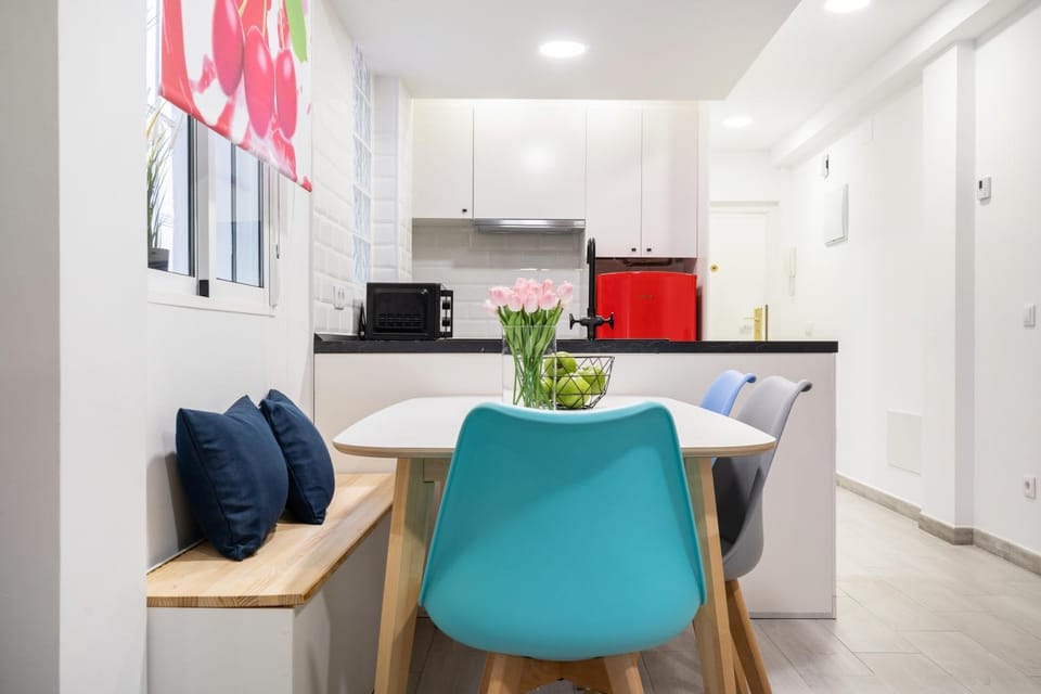Kitchen or kitchenette, Living room, Seating area, Dining area, internet, minibar, stove, air conditioner