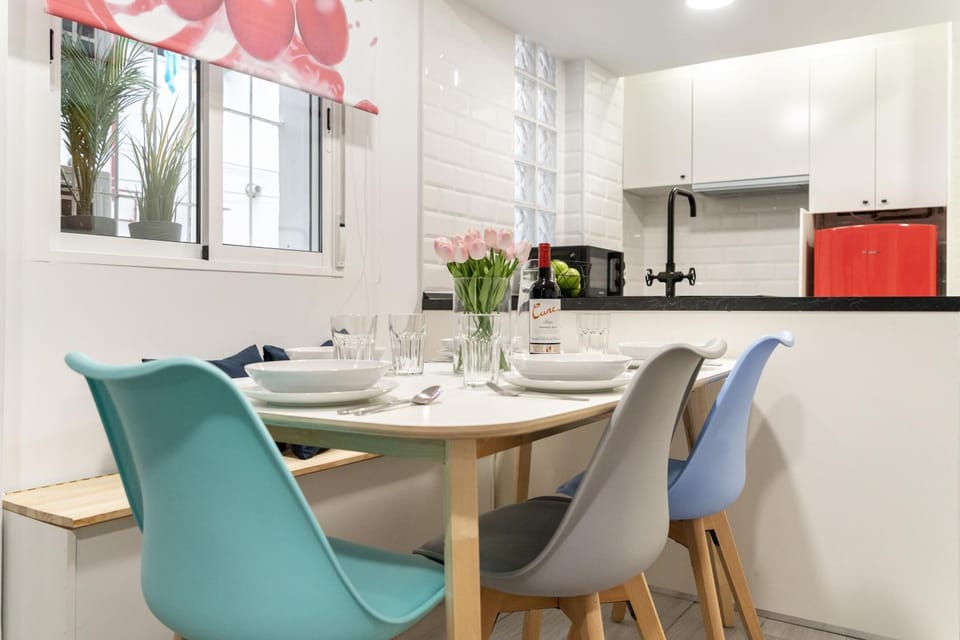 Coffee/tea facilities, Kitchen or kitchenette, Living room, Seating area, Dining area, internet, minibar, stove, air conditioner
