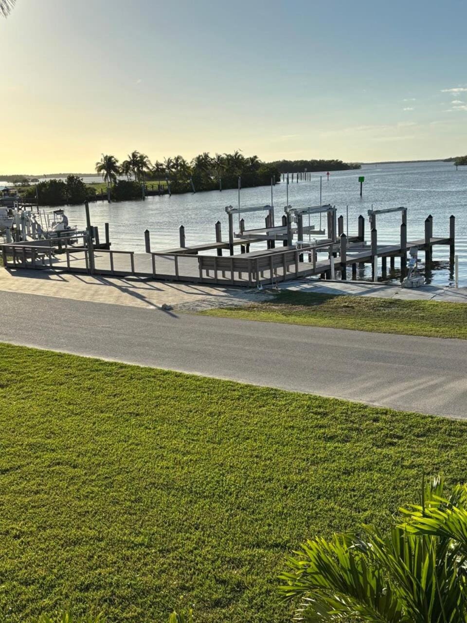 Lostman's Lodge - Everglade City, Sunset View Pool & Hot Tub House in Everglades City