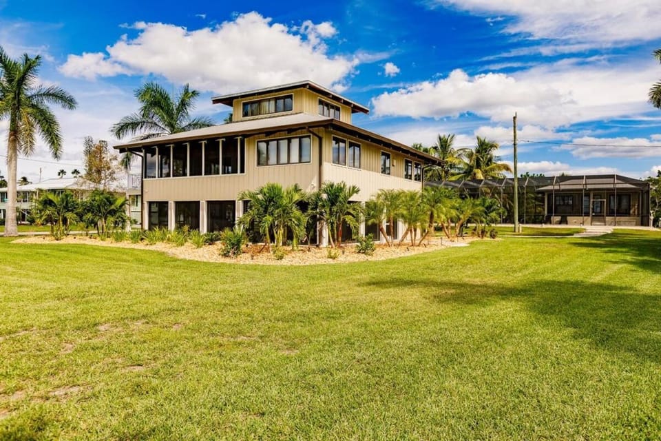 Lostman's Lodge - Everglade City, Sunset View Pool & Hot Tub House in Everglades City
