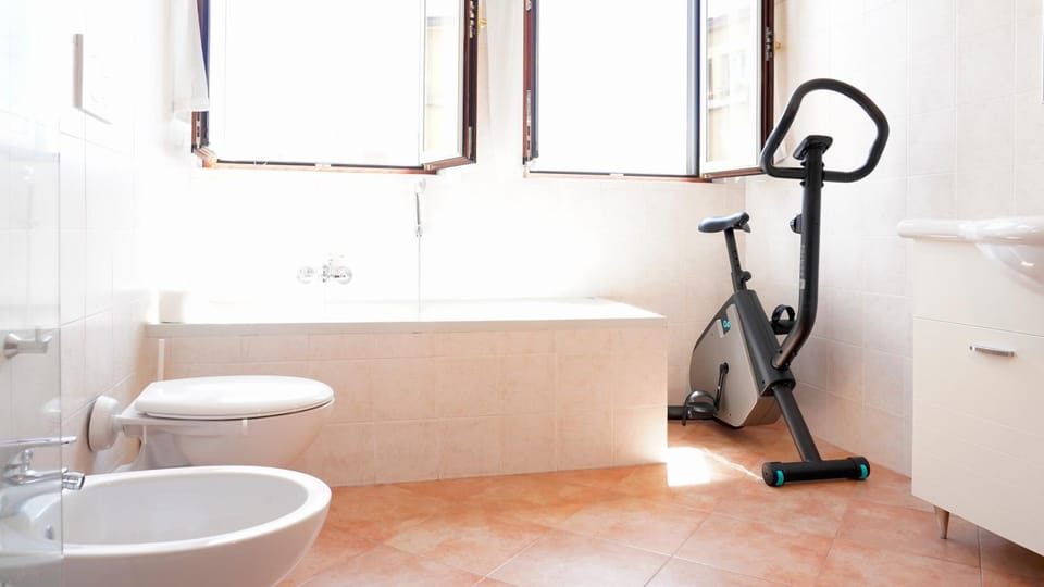 Bathroom, Fitness centre/facilities, Bath, bidet, bidet