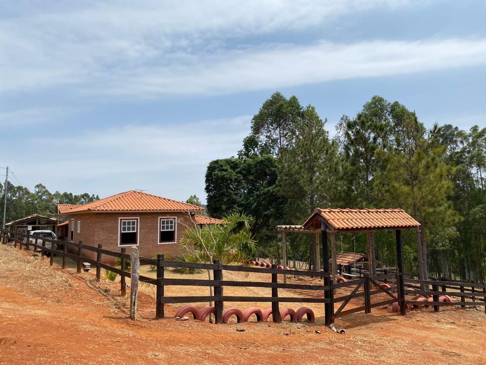 Sítio para relaxar com piscina e campo de areia Apartment in State of Rio de Janeiro