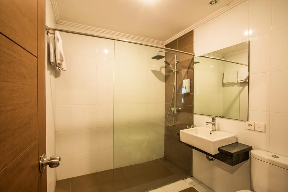 Shower, Toilet, Bathroom