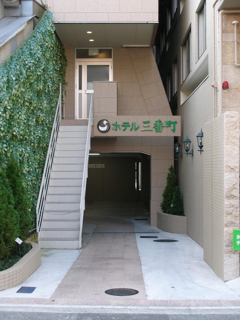 Facade/entrance