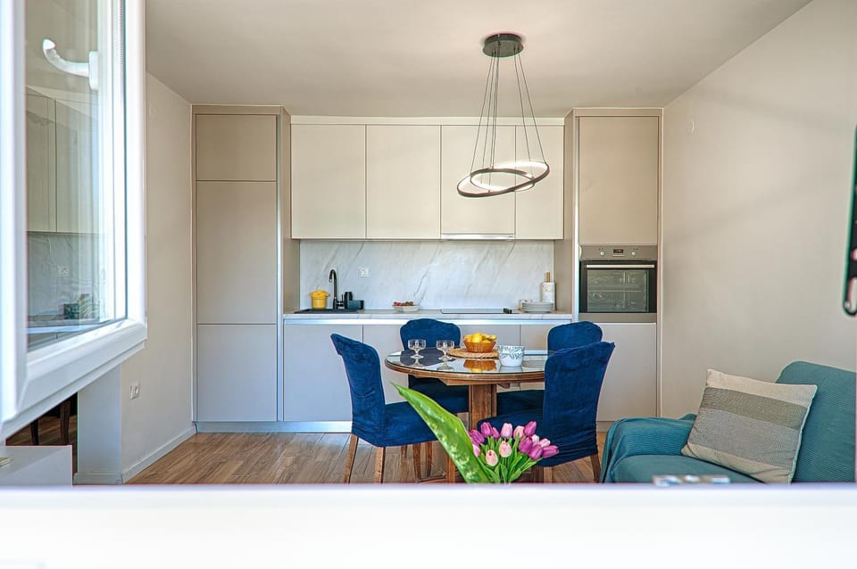 Kitchen or kitchenette, Living room, Dining area, oven, stove