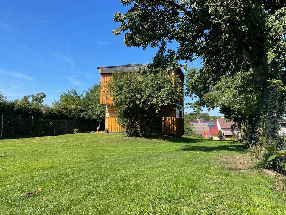 Property building, Garden, Balcony/Terrace