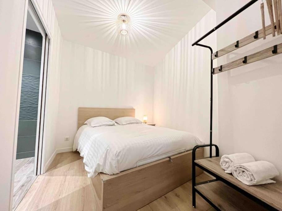 Le James Close: Apt 4 Prs standing - Vieille Ville Apartment in Antibes