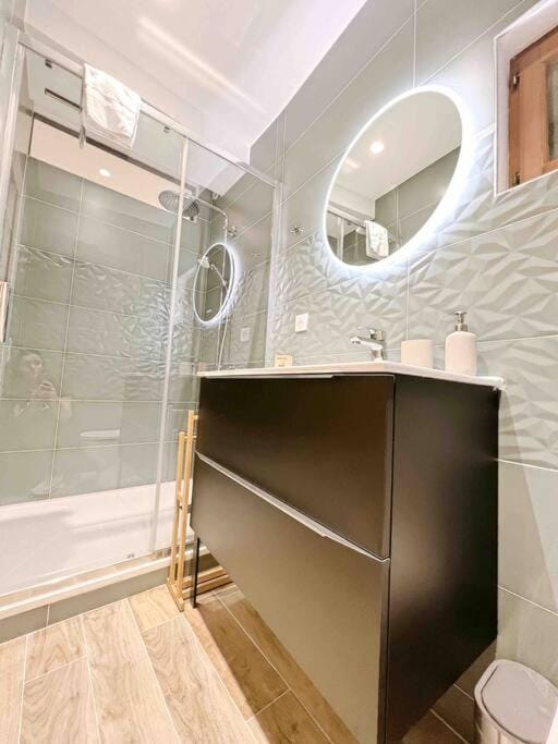 Le James Close: Apt 4 Prs standing - Vieille Ville Apartment in Antibes