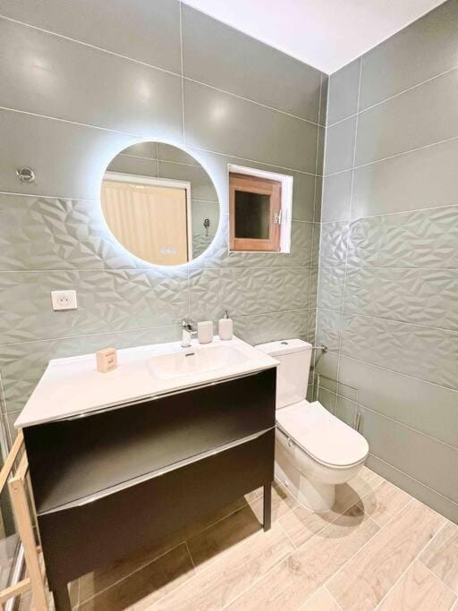 Le James Close: Apt 4 Prs standing - Vieille Ville Apartment in Antibes