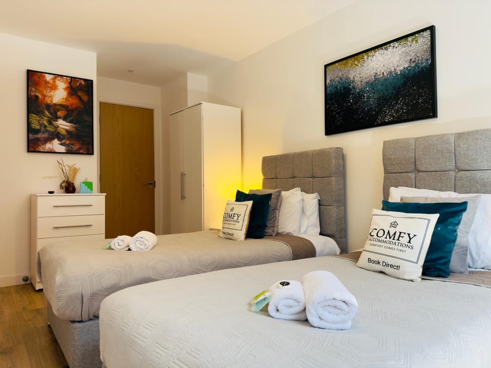 Bed, Bedroom, towels, wardrobe
