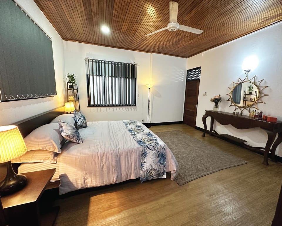 Bed, Bedroom, fireplace