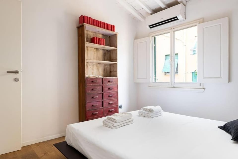 Bed, Photo of the whole room, Bedroom, towels, wardrobe, air conditioner