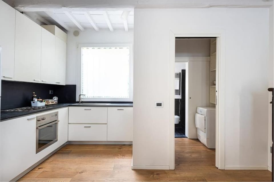 Kitchen or kitchenette, pet friendly, stove