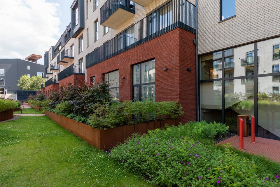 Property building, Patio, Garden, Balcony/Terrace, Garden view