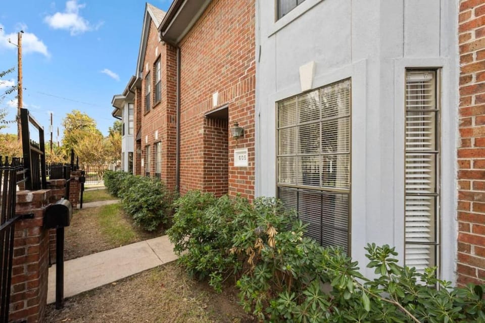 Property building, Neighbourhood, Street view