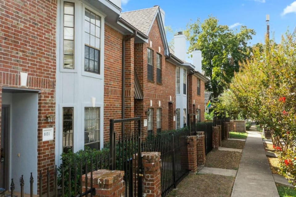Property building, Neighbourhood, Street view
