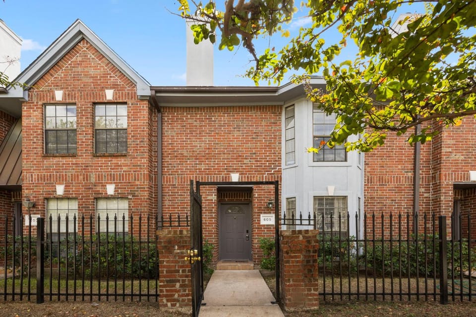 Property building, Neighbourhood, Street view