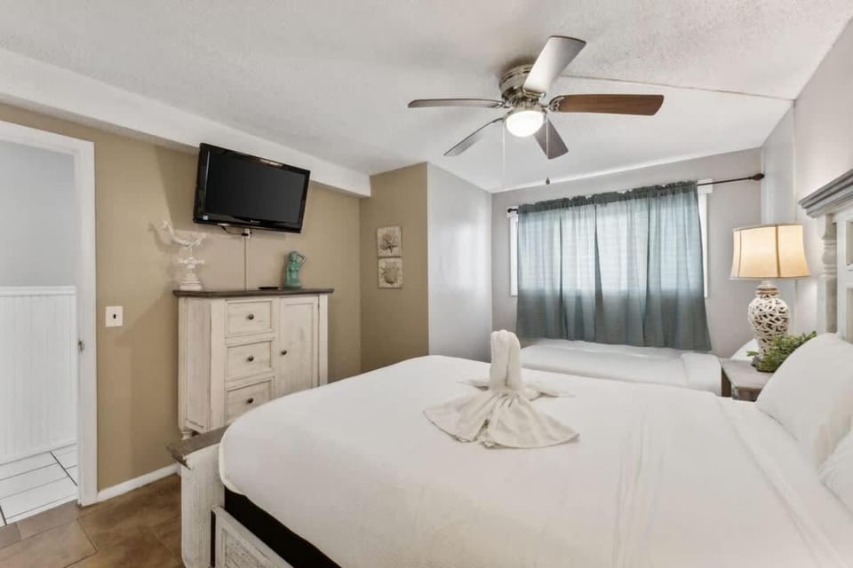 The Summit 725 House in Upper Grand Lagoon