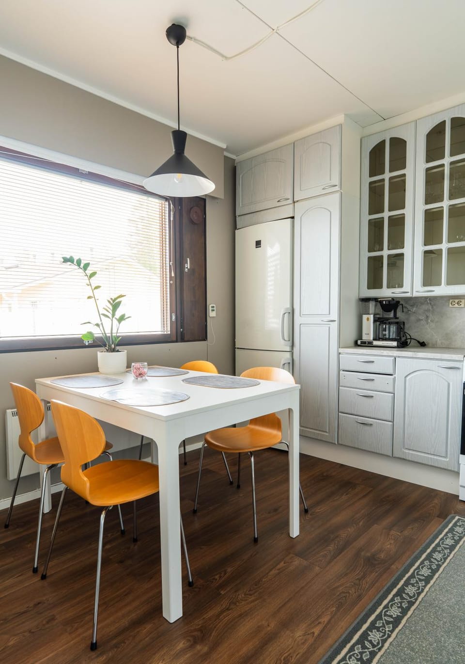 Kitchen or kitchenette, Dining area, minibar, oven, pet friendly, stove