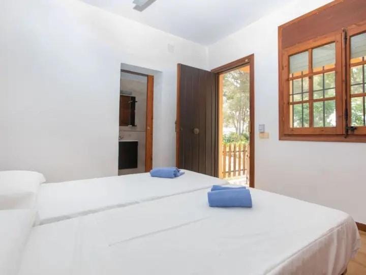 Magnífica villa con piscina en zona bosque Sant Jordi de Alfama Villa in Baix Ebre