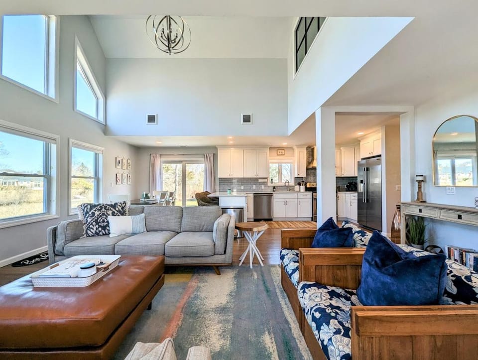 Living room, Dining area, Evening entertainment