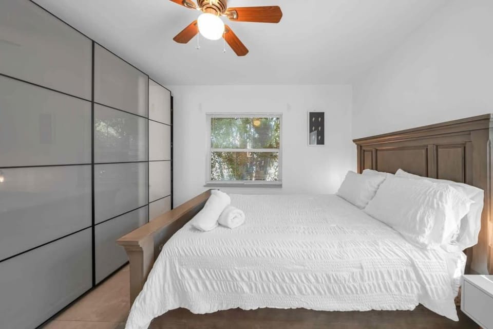 Renovated Gem: Prime Spotless Ideal House in Miami Shores