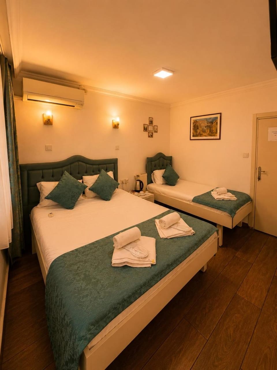 Bed, Coffee/tea facilities, Bedroom, towels, air conditioner