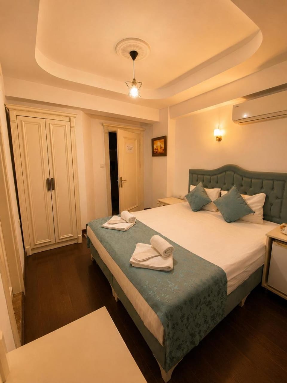 Bed, Bedroom, towels, wardrobe
