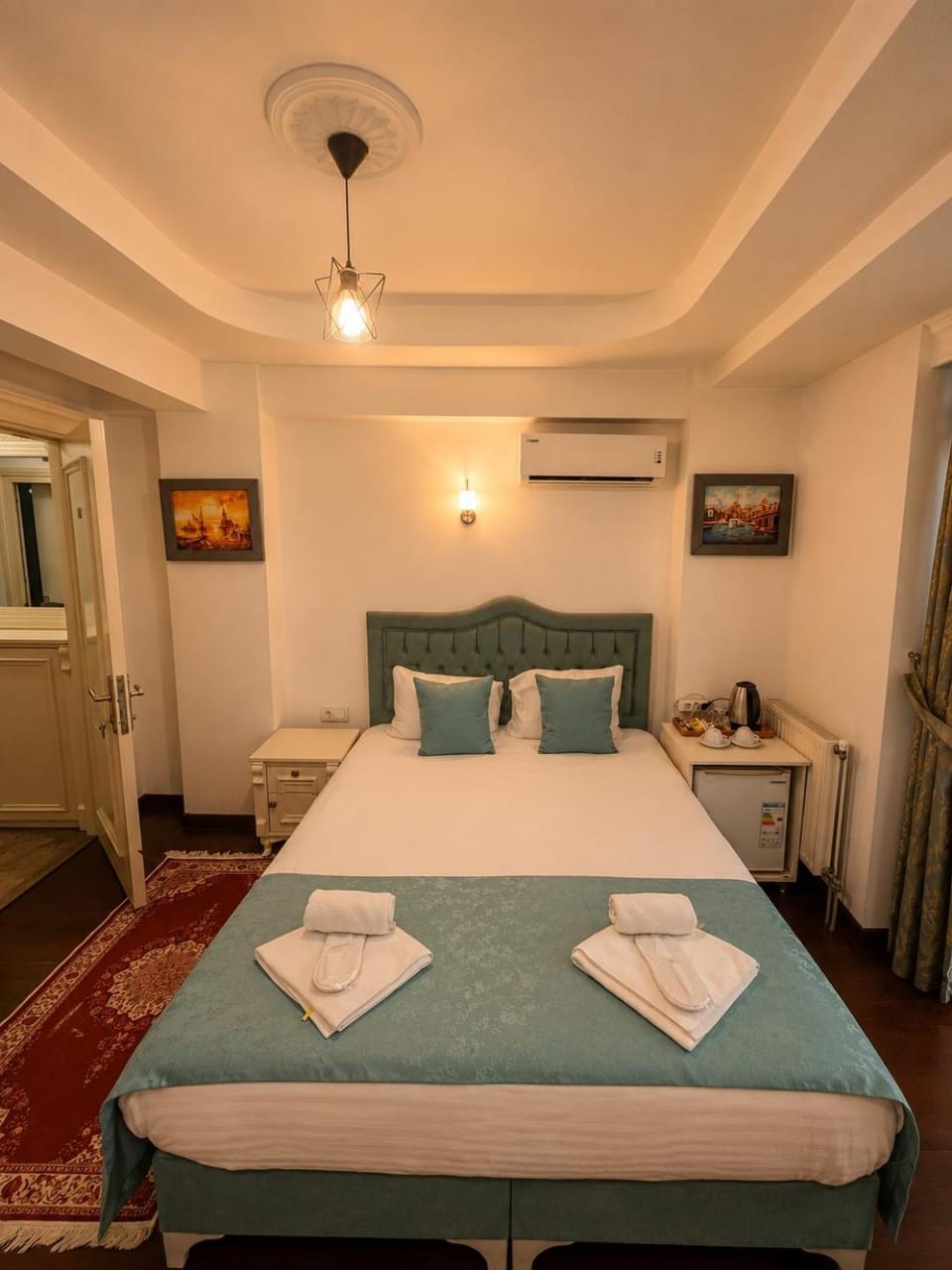 Bed, Photo of the whole room, Bedroom, towels, air conditioner