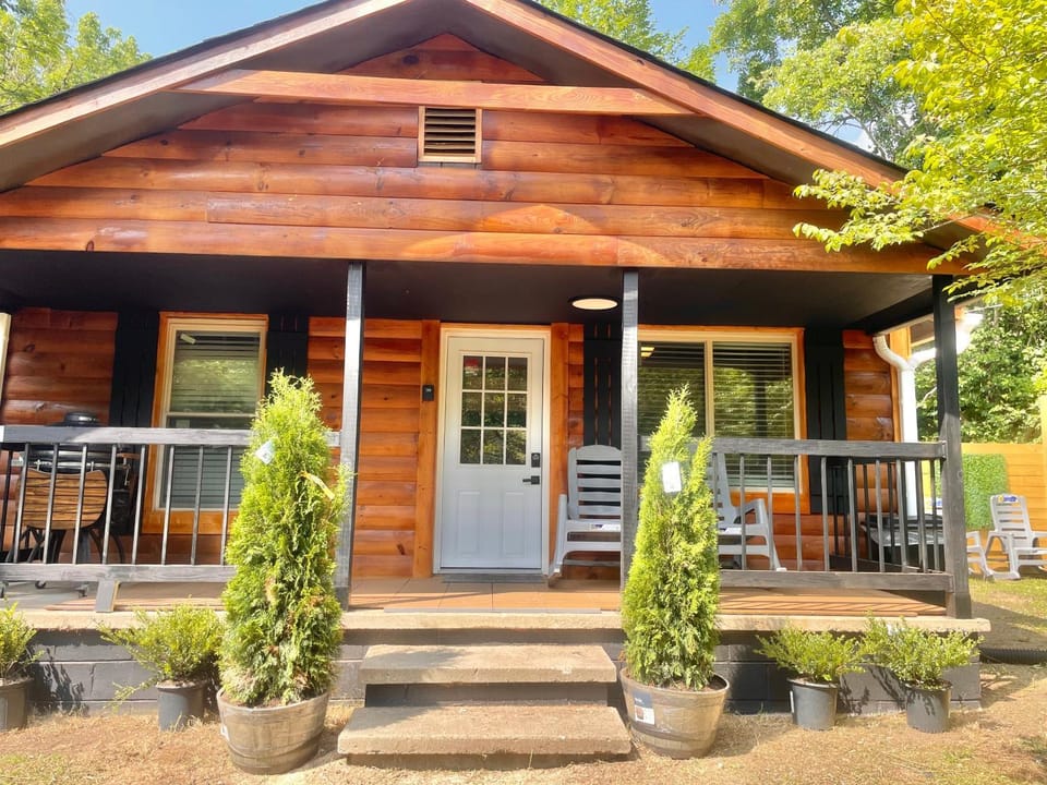 Hot tub/3Bedrooms/Fire place/Renovated House in Pigeon Forge