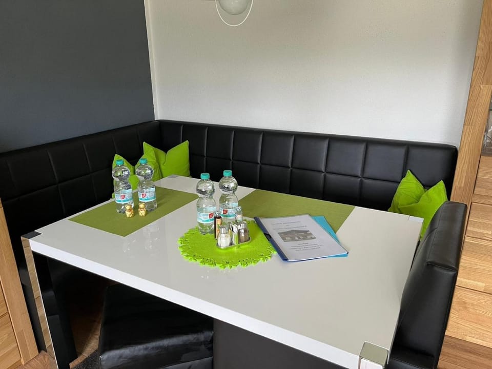 Seating area, Dining area