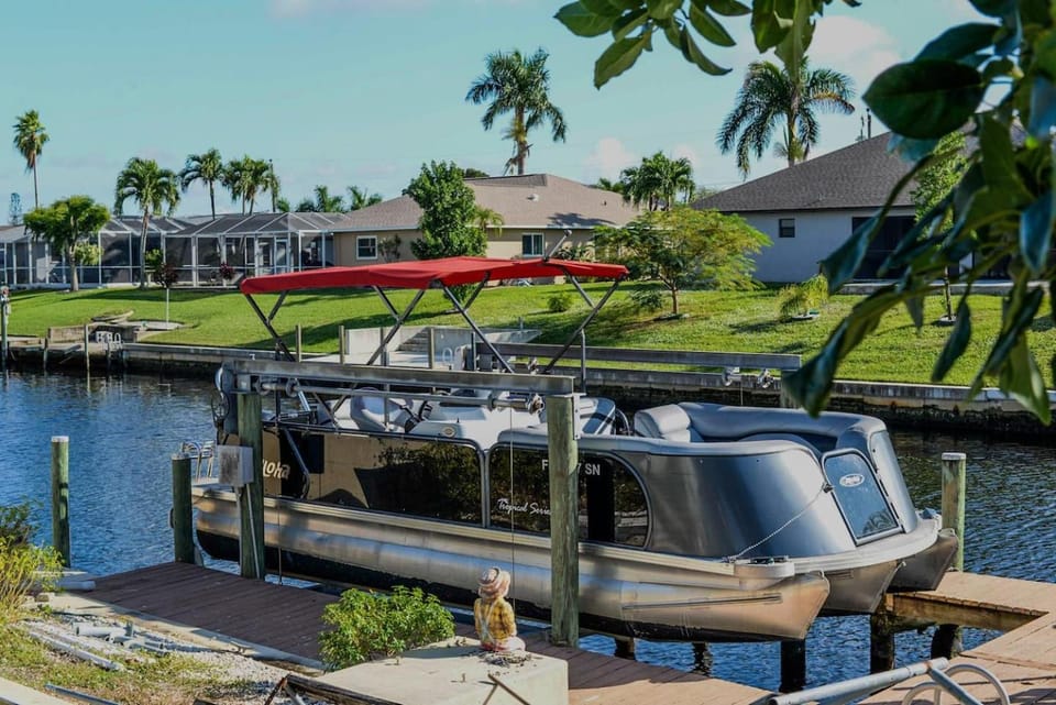 House With A Boat - Boat, Heated Pool, Fishing House in Cape Coral