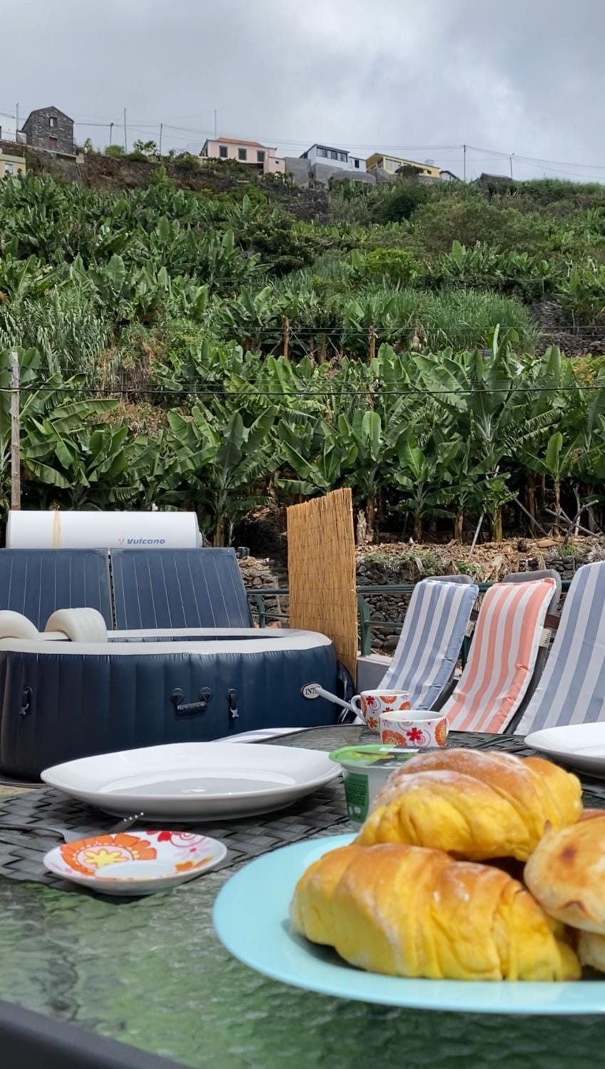 Natural landscape, Balcony/Terrace, Seating area