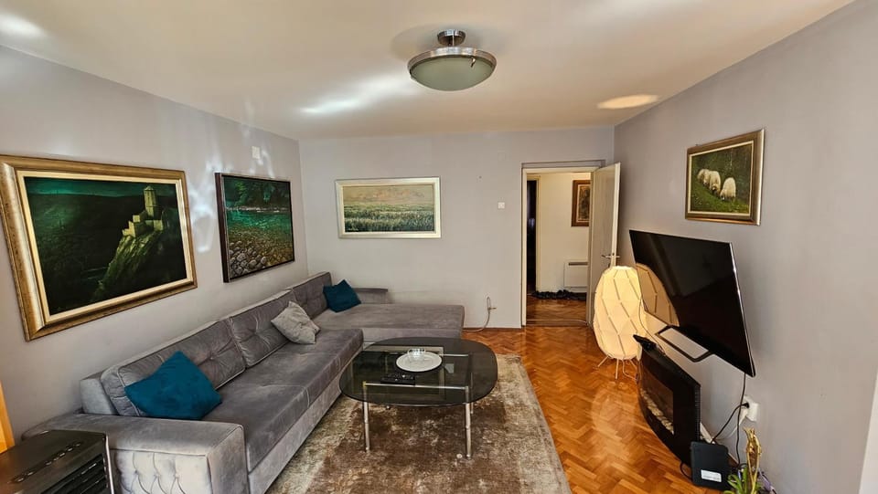 Communal lounge/ TV room, TV and multimedia, Living room, Seating area