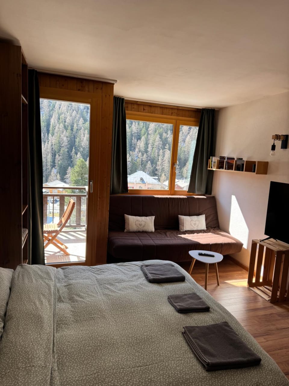 TV and multimedia, Living room, Bedroom