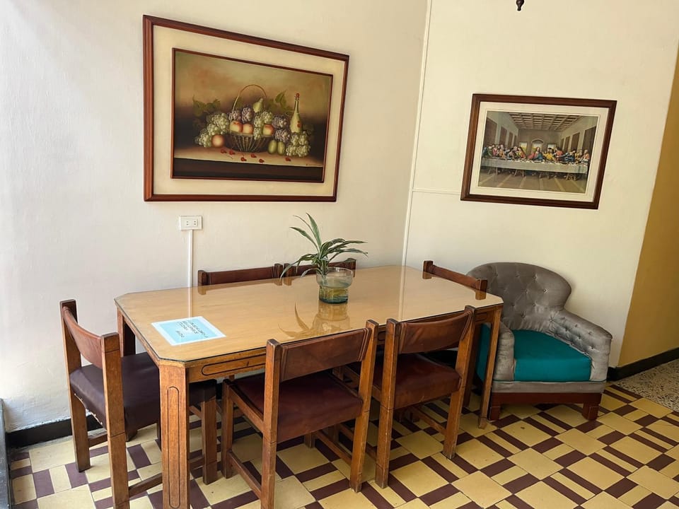 Seating area, Dining area