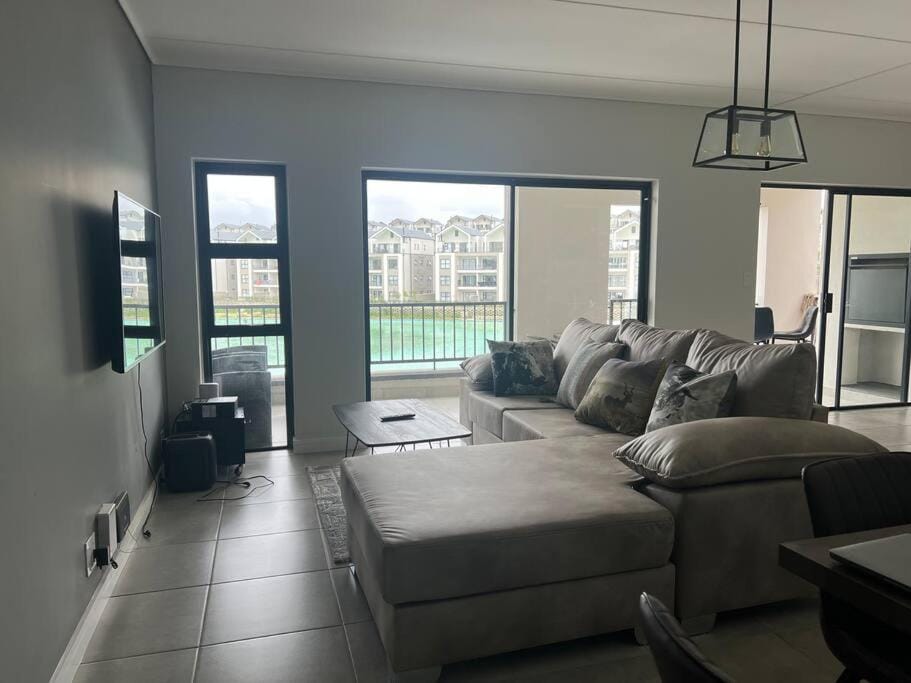 Munyaka 2 bed Lagoon Facing Apartment in Sandton