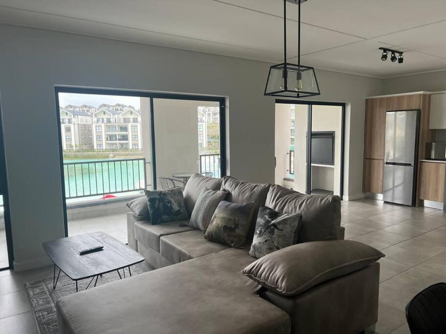 Munyaka 2 bed Lagoon Facing Apartment in Sandton