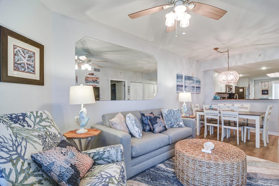 Ocean View: Top-Floor Sunset Vistas Condo! House in Treasure Island