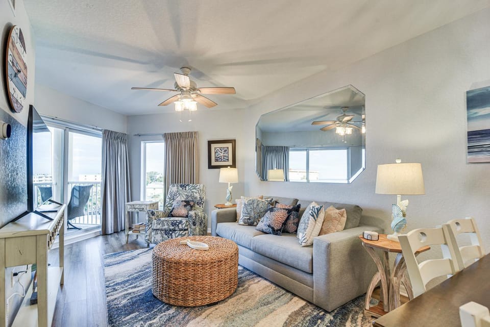 Ocean View: Top-Floor Sunset Vistas Condo! House in Treasure Island