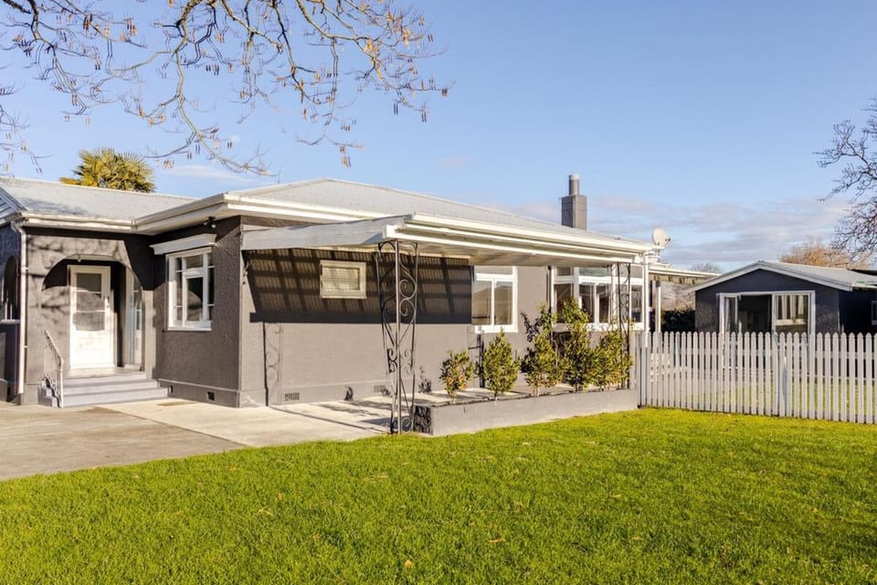 Walnut House Apartment in Havelock North
