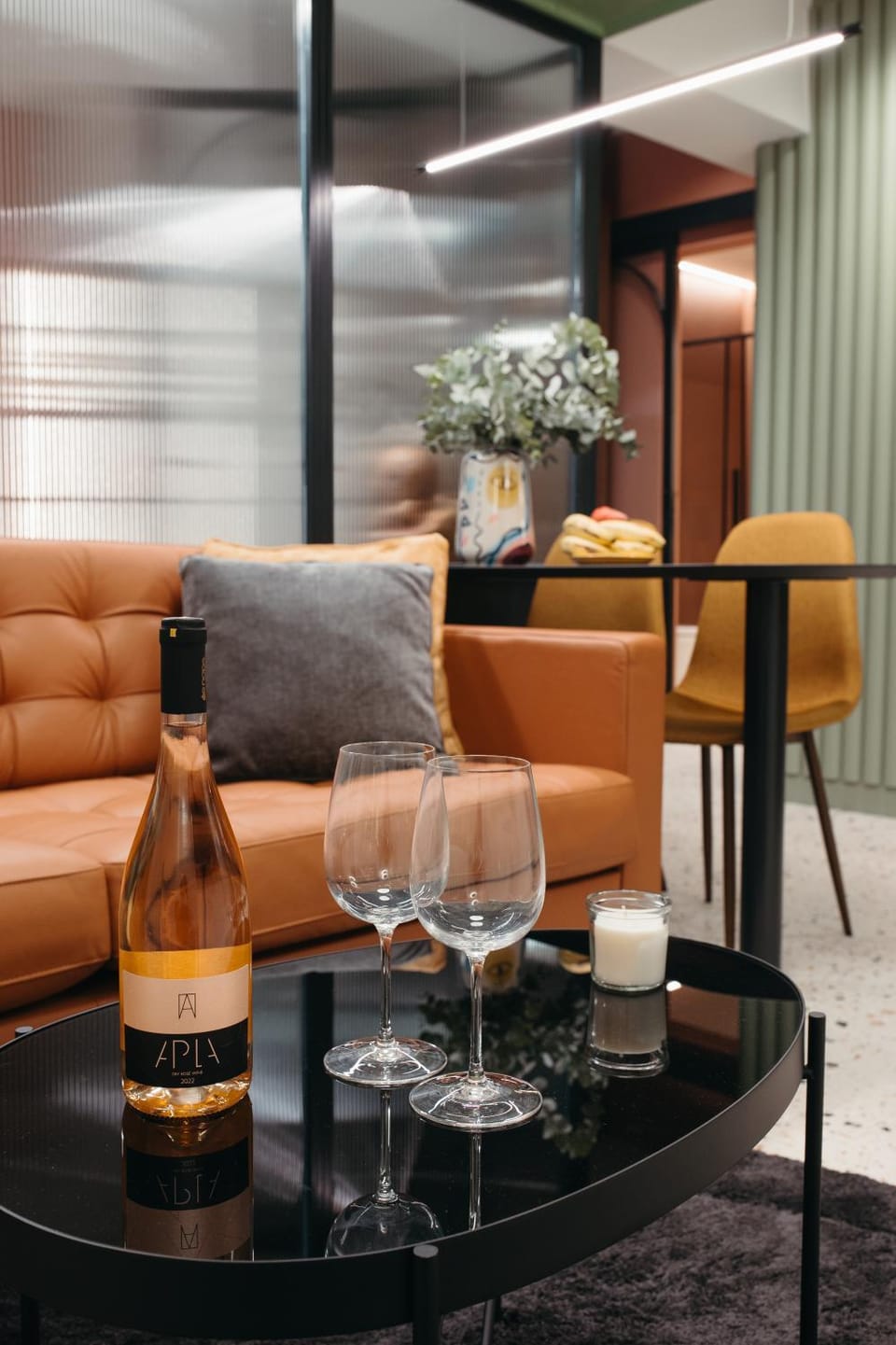 Living room, Food and drinks, Seating area