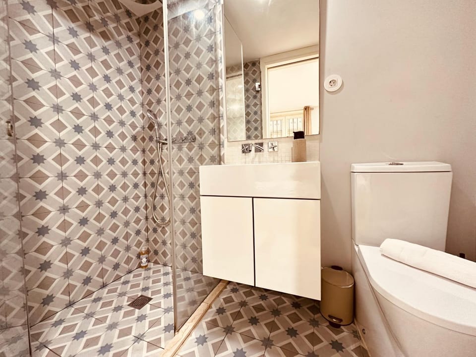 Shower, Toilet, Bathroom