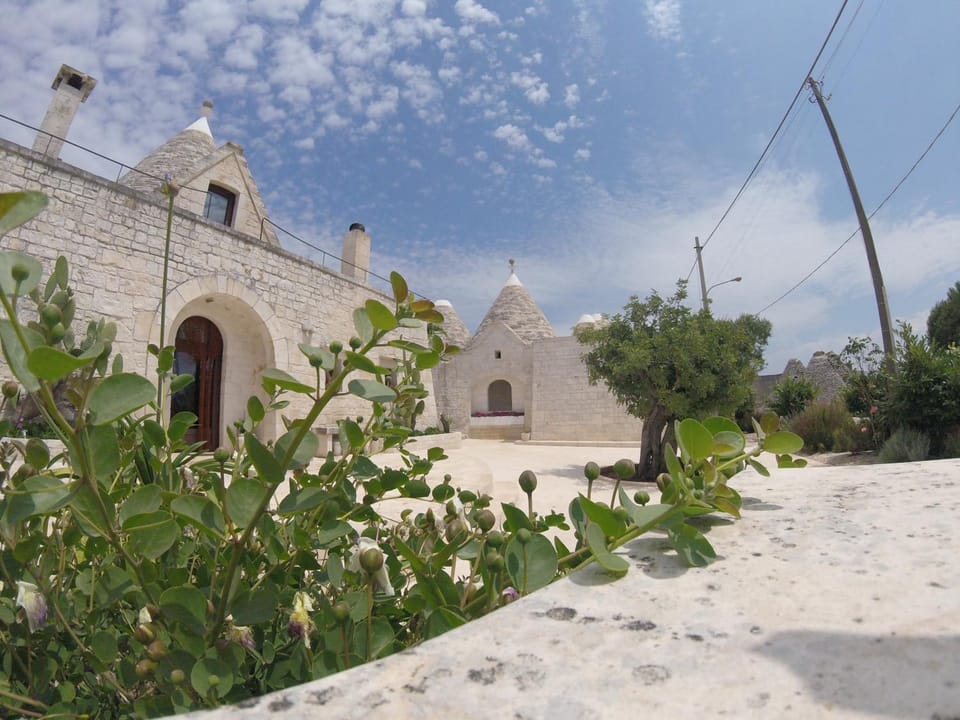 Property building, Facade/entrance, Garden, View (from property/room), Balcony/Terrace, Landmark view