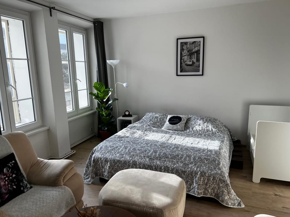 Bed, Living room, Seating area, Bedroom
