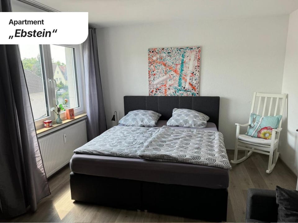 Bed, Living room, Bedroom