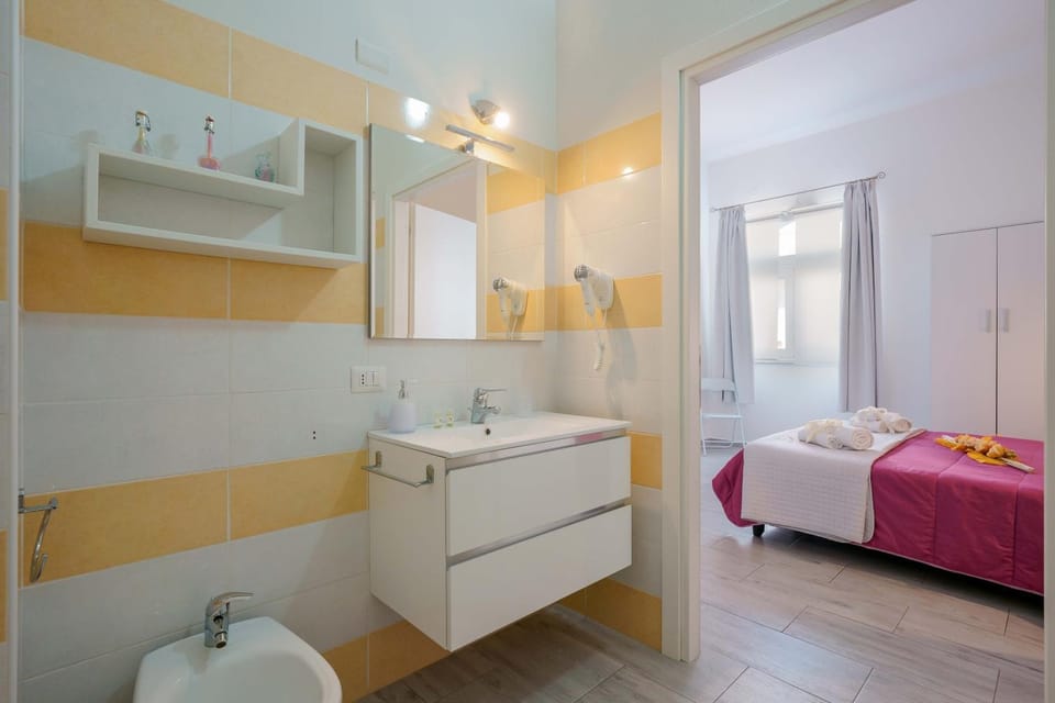 Shower, Bed, Bathroom, Bedroom, towels