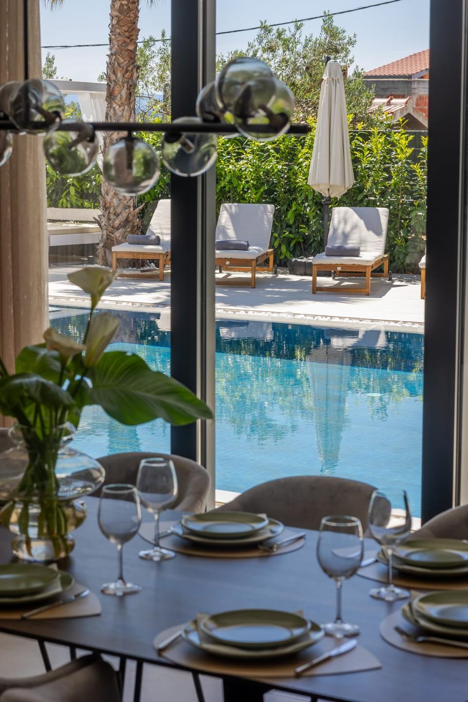 Patio, Food and drinks, Dining area, Food, Pool view, Swimming pool, sunbed